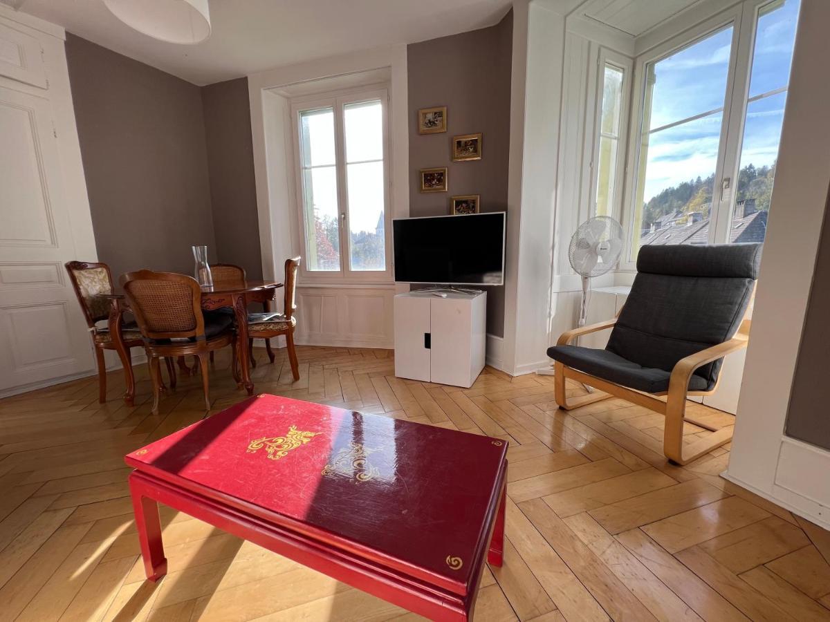 Le Locle : Bel Appartement Chaleureux Exterior photo