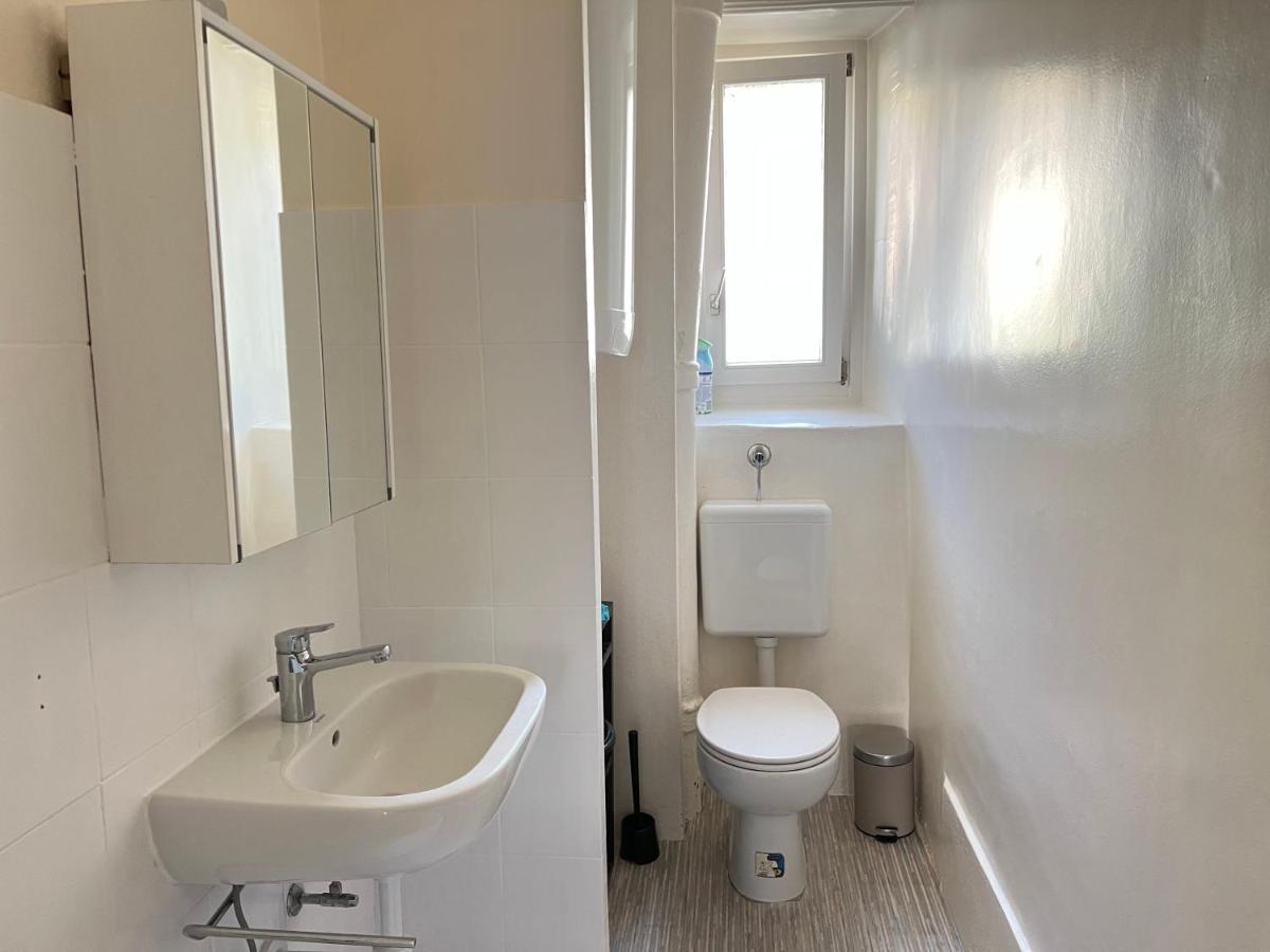Le Locle : Bel Appartement Chaleureux Exterior photo